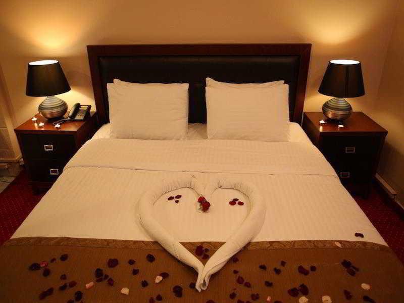 Queens Land Hotel Jounieh Eksteriør billede