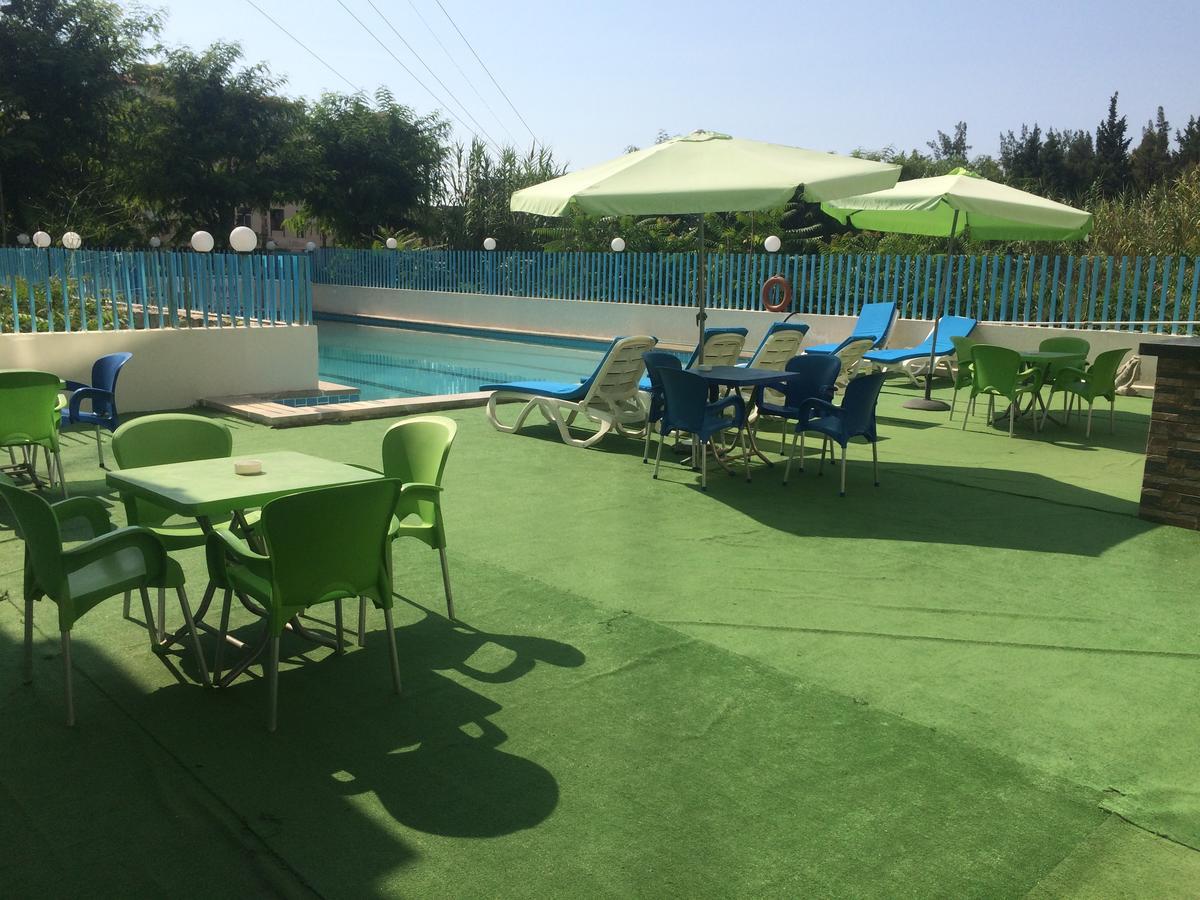 Queens Land Hotel Jounieh Eksteriør billede