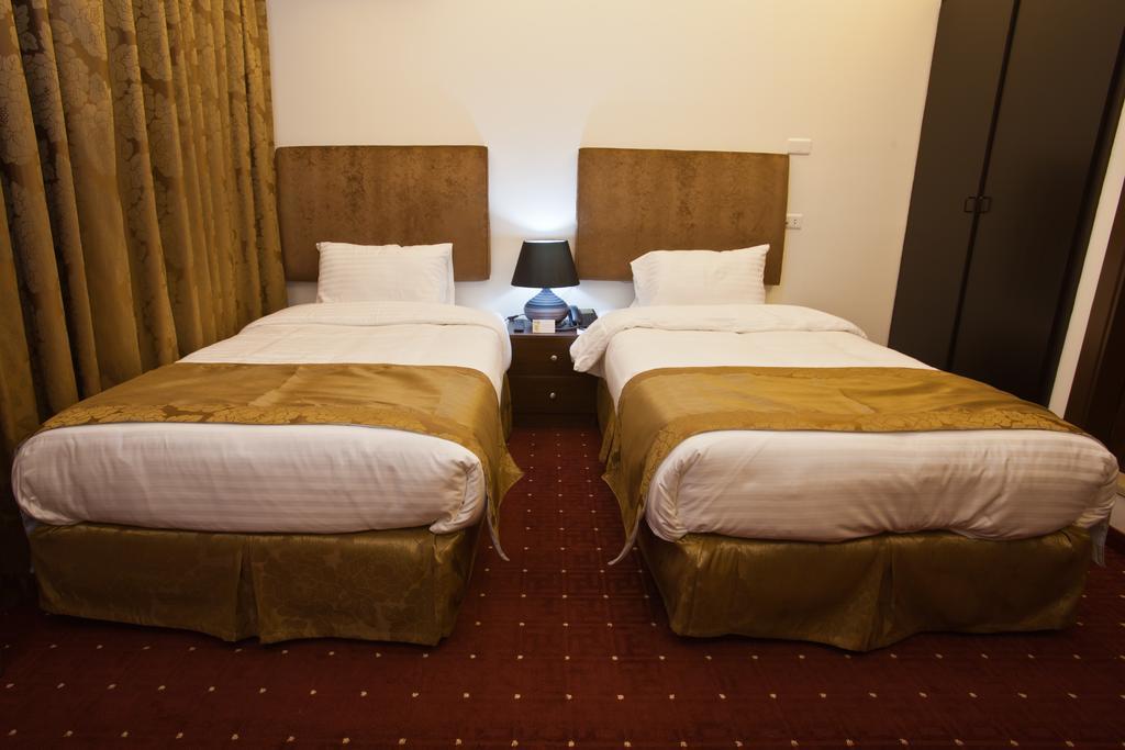 Queens Land Hotel Jounieh Eksteriør billede