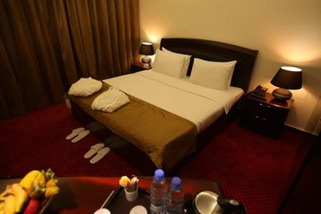 Queens Land Hotel Jounieh Eksteriør billede