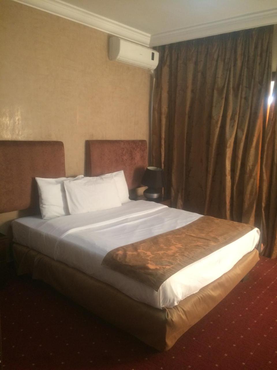 Queens Land Hotel Jounieh Eksteriør billede